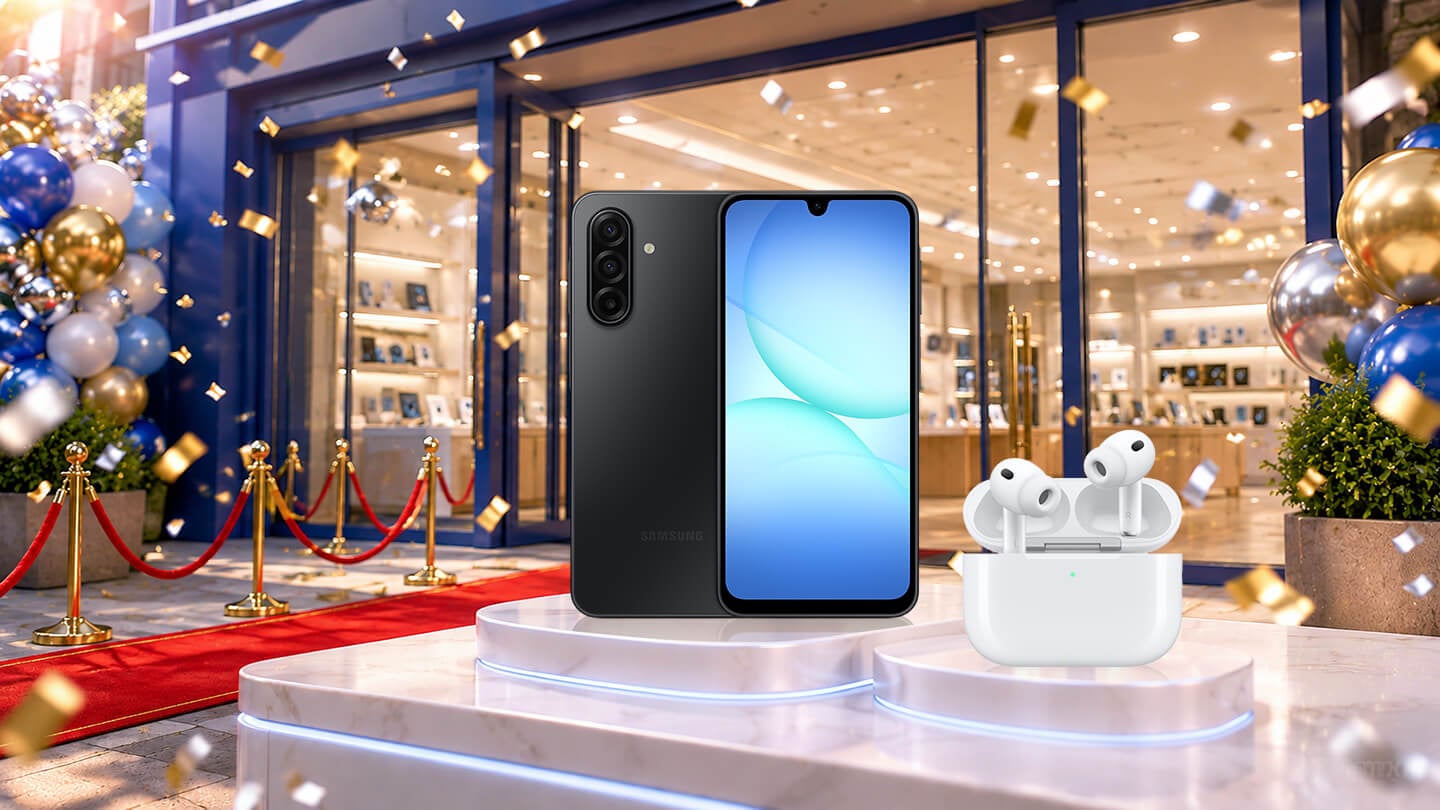 三星 A07 黑色手機與 AirPods Pro 3 陳列於開幕慶祝店面櫃檯，背景有金銀紙屑與氣球裝飾。