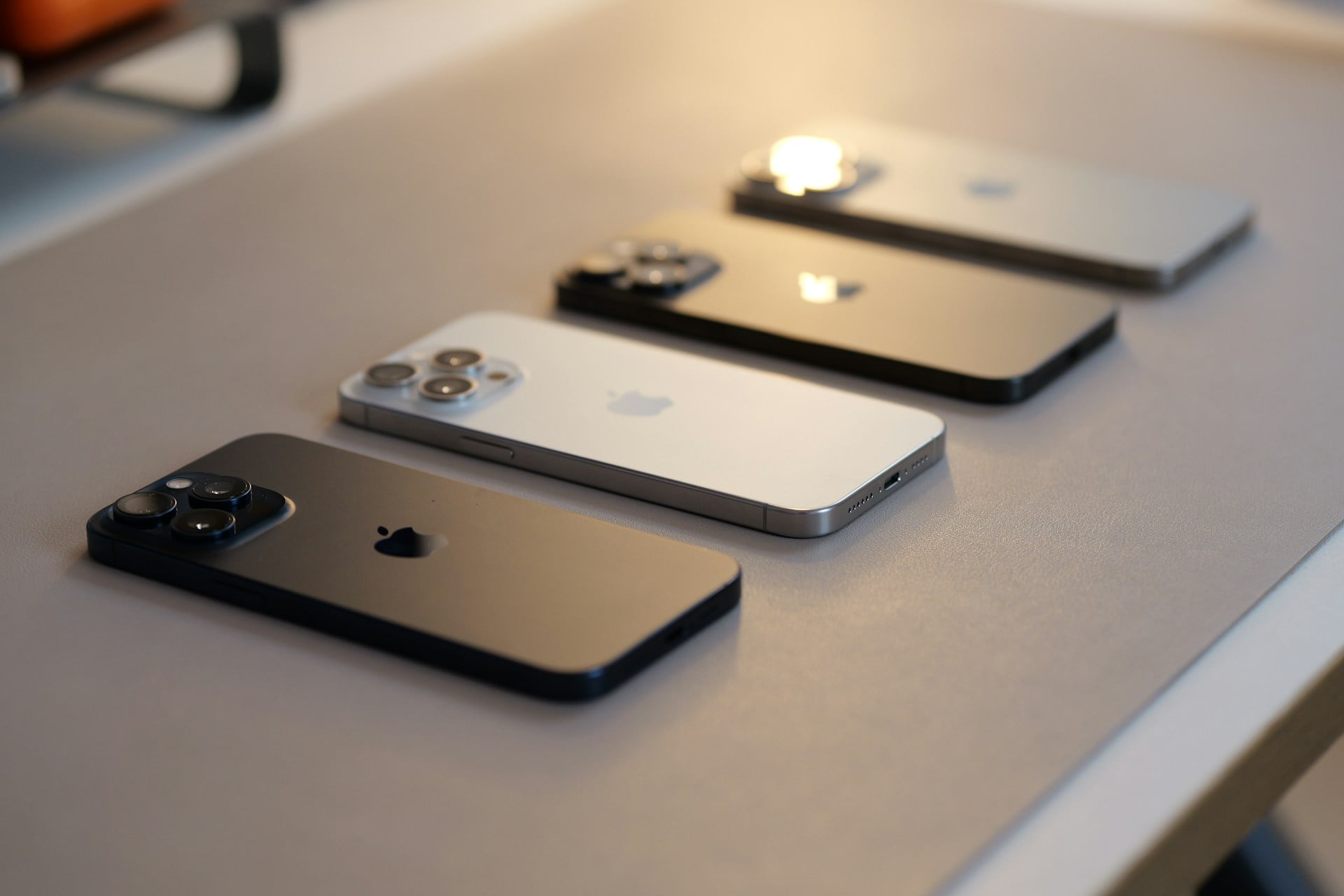 【快訊】iPhone 摺疊機登場訊號?傳聞三星已開始量產該機 OLED 面板