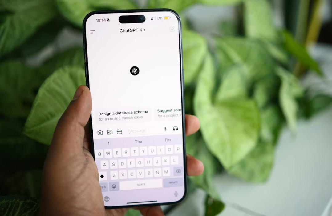 ChatGPT 手機版 APP 介面操作與功能導覽圖。