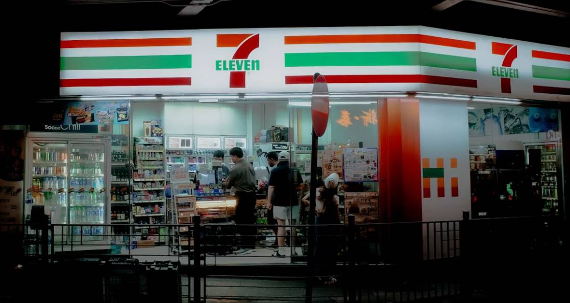 7-11毒油鮮食退費方式二:憑發票至門市櫃台辦理教學。