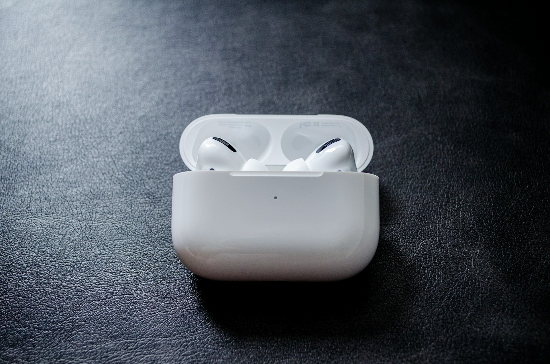 【快訊】Apple 傳 2027 推出內建相機 AirPods,將成為首款 Siri AI 穿戴裝置