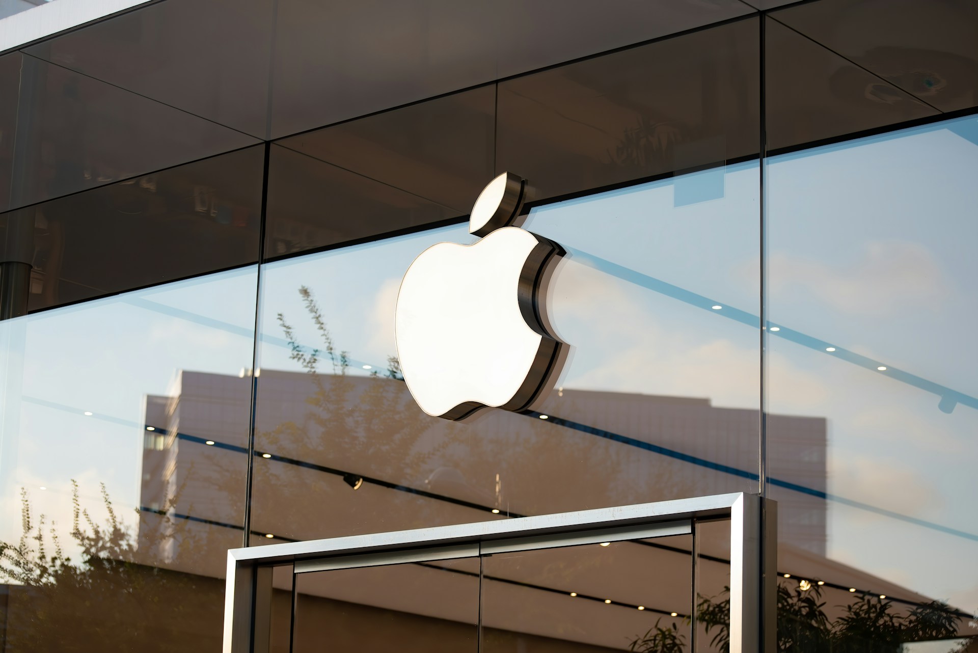 【快訊】記憶體成本走高！Apple 罕見坦言：未來影響可能逐步放大