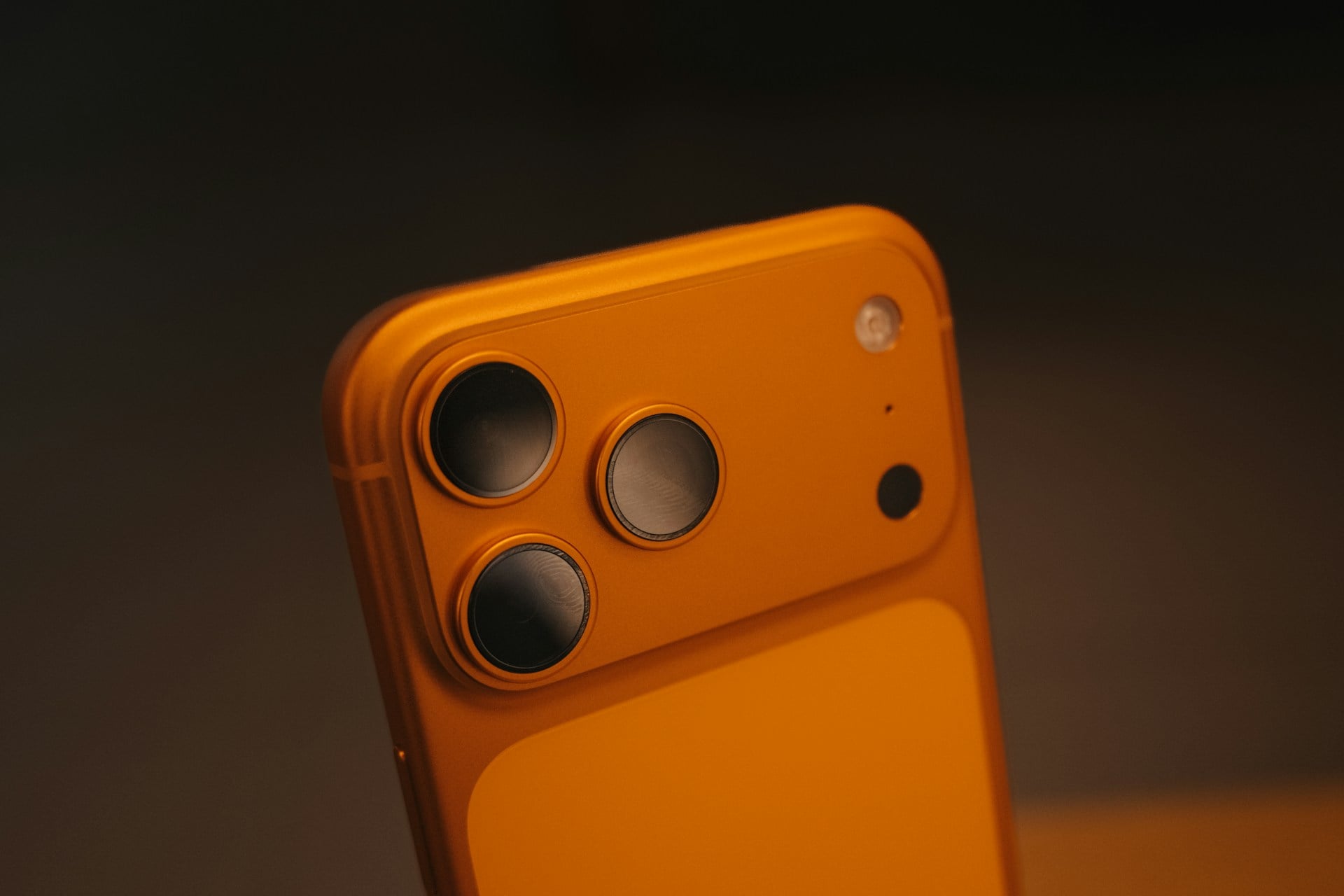 iPhone 17 pro orange