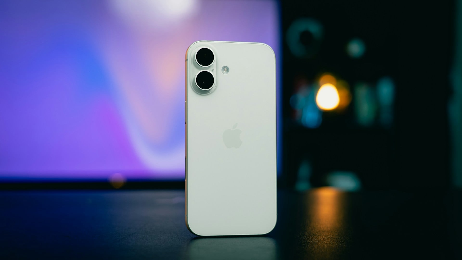 【快訊】20週年iPhone傳採7吋螢幕！無邊框曲面設計、玻璃機身成改款重點