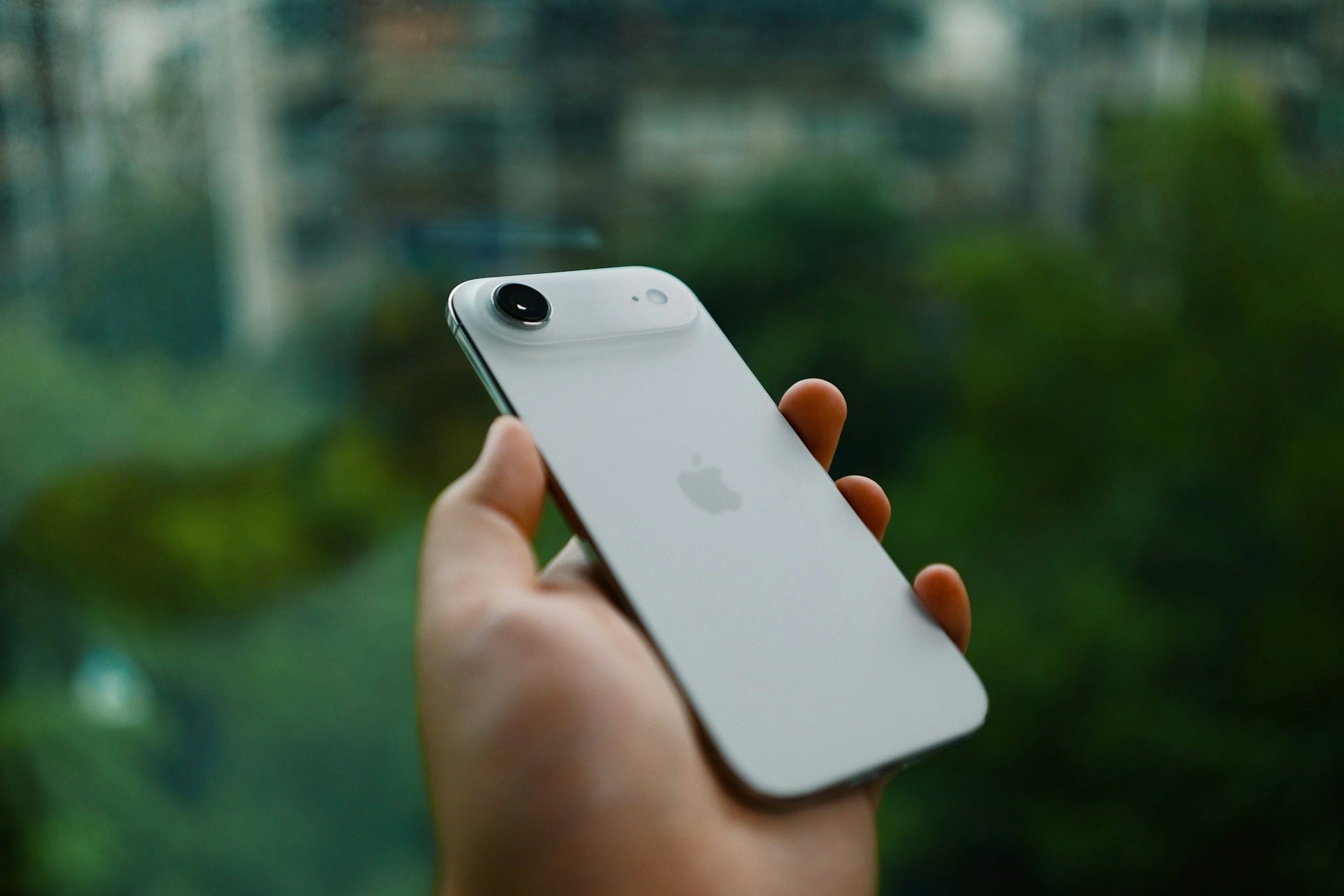 iPhone Air 手持