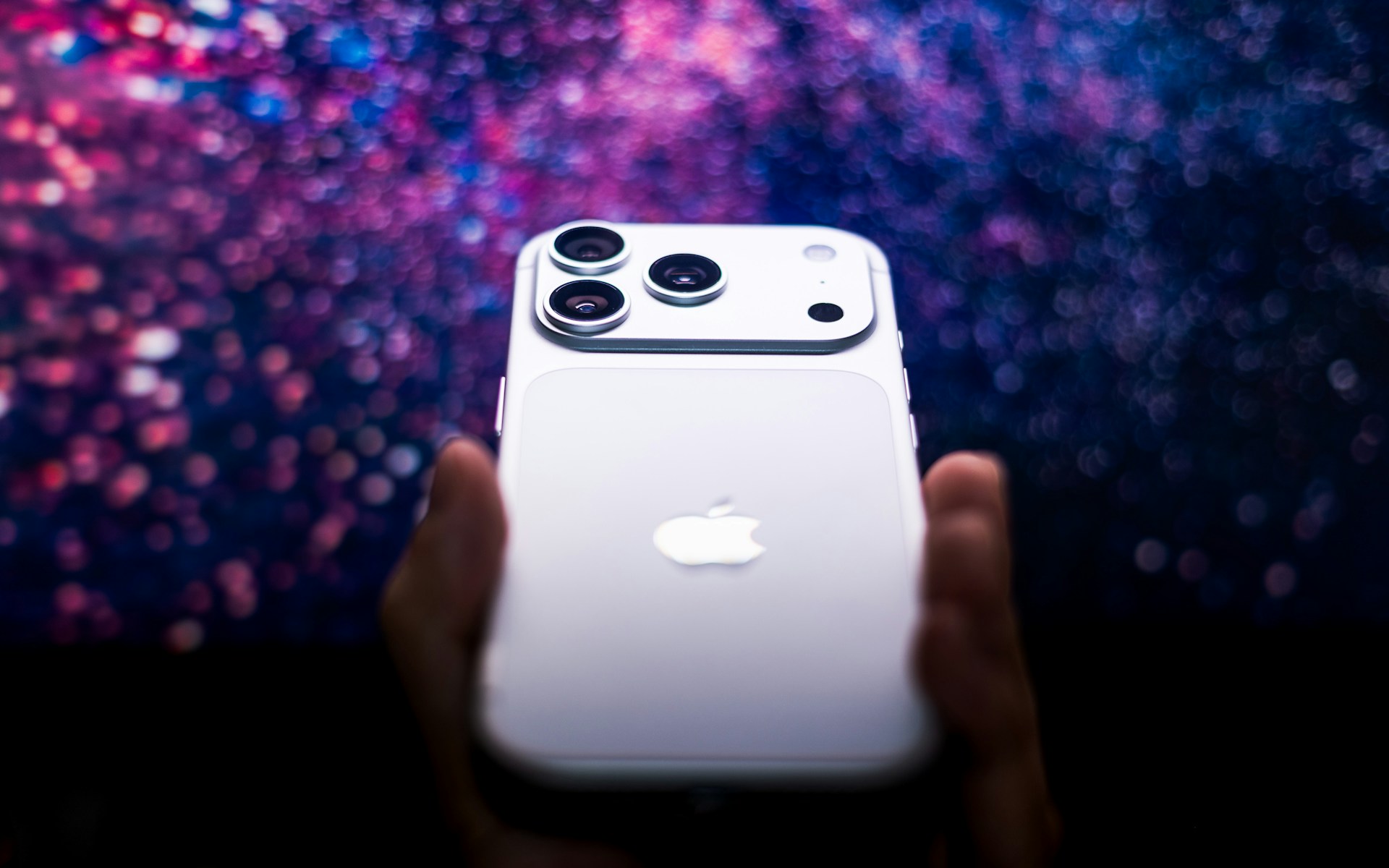 【快訊】iPhone 摺疊機有望強化均熱板散熱！備貨上看千萬支