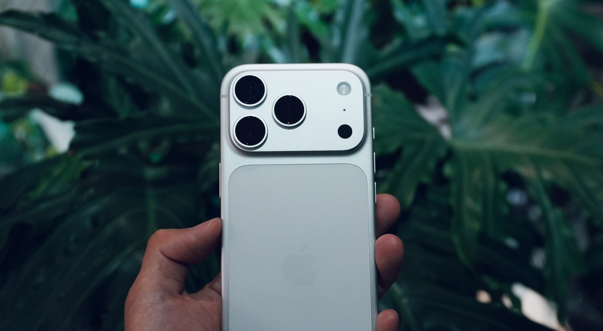 【快訊】iPhone 遭搶能自動上鎖?Apple 傳開發防搶新功能,降低資訊外洩風險