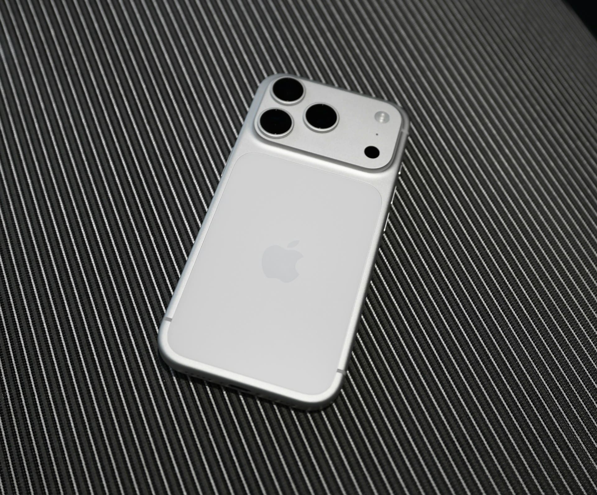 iPhone 17 Pro Silver