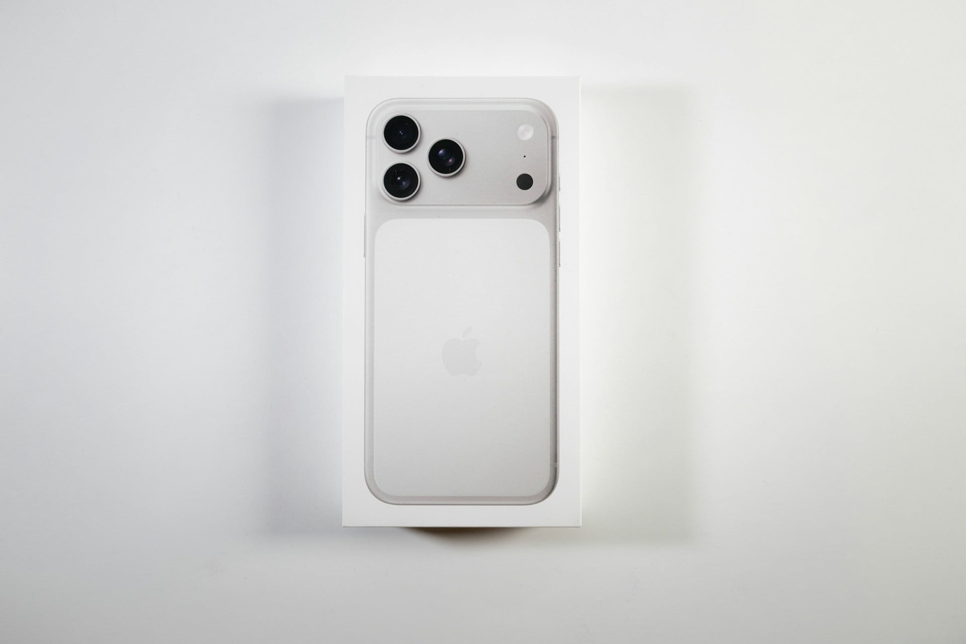 iPhone 17 Pro 白色盒子