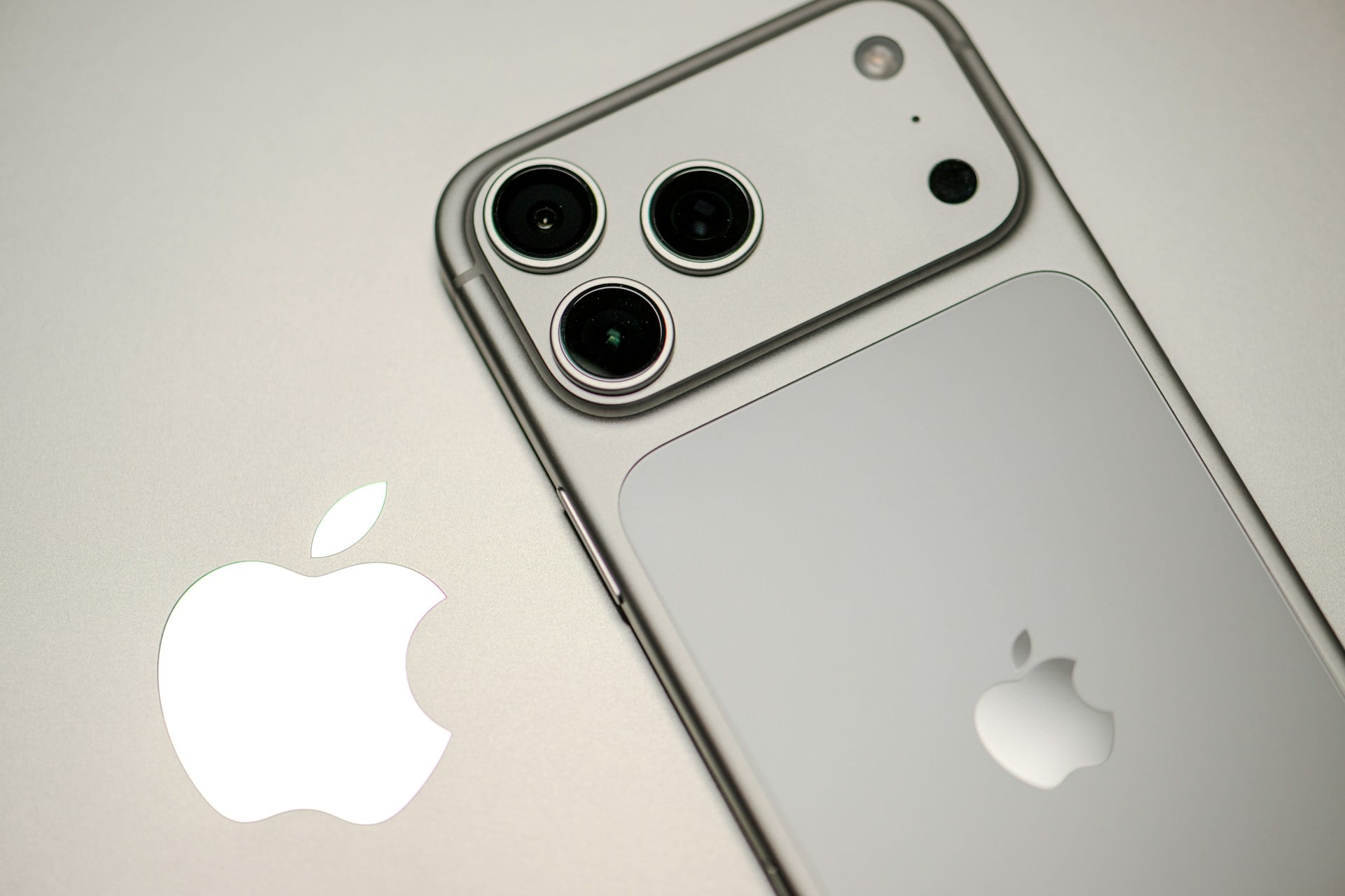【快訊】iPhone 18 Pro 傳續用鋁合金設計，耐用度或成關注焦點？