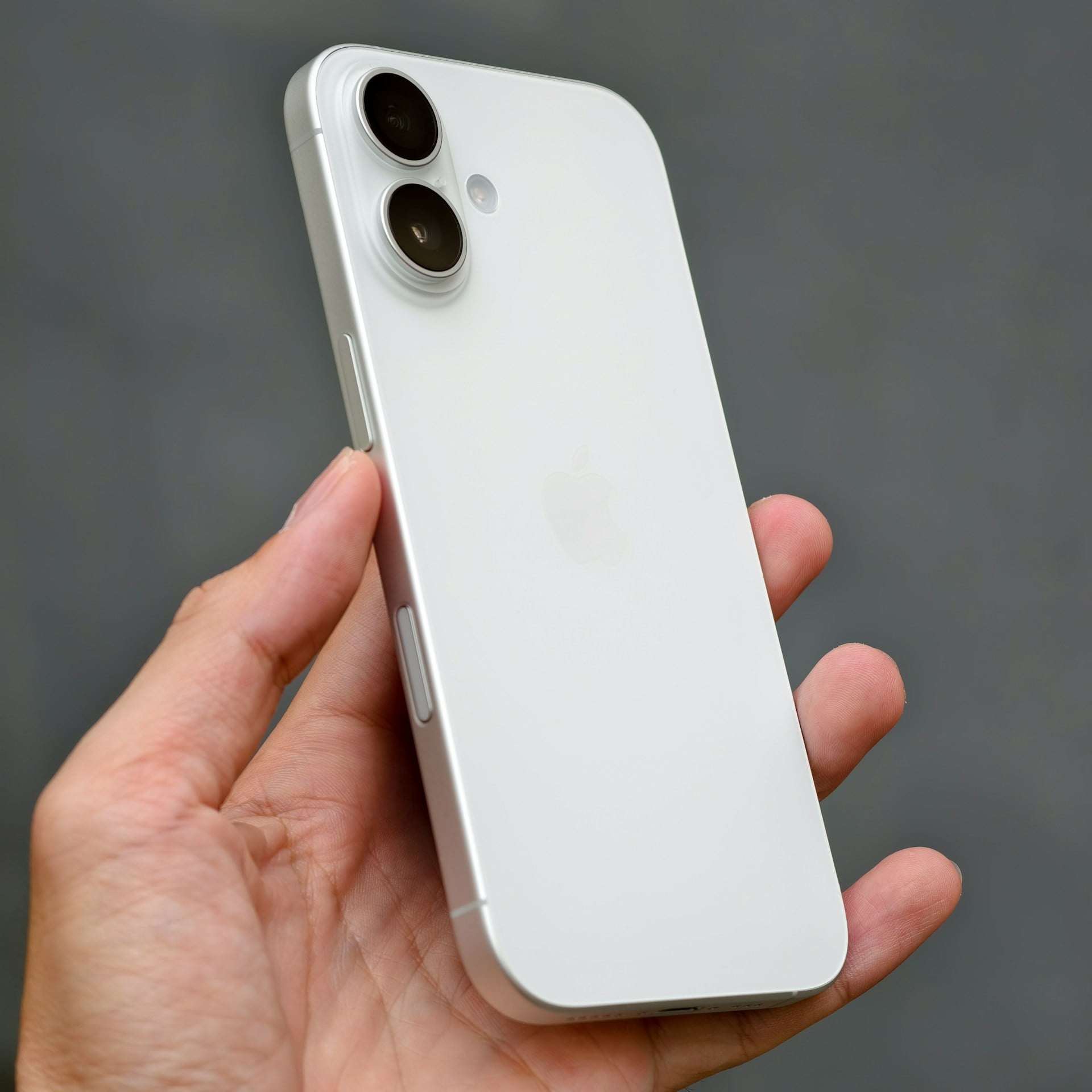iPhone 17 White