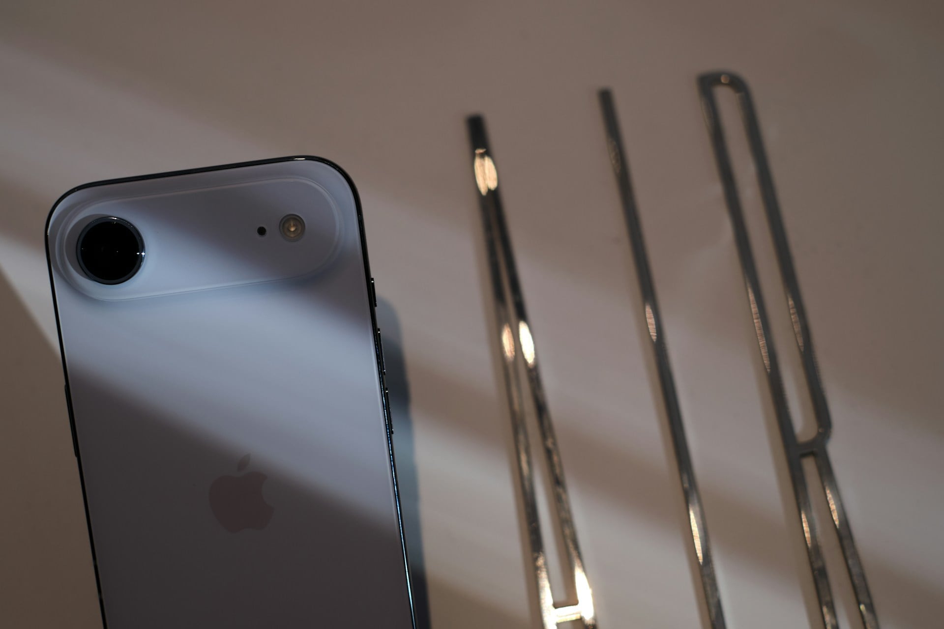 【排行榜】2026年2月手機降價榜出爐！Apple 輕薄旗艦機驚喜奪冠！