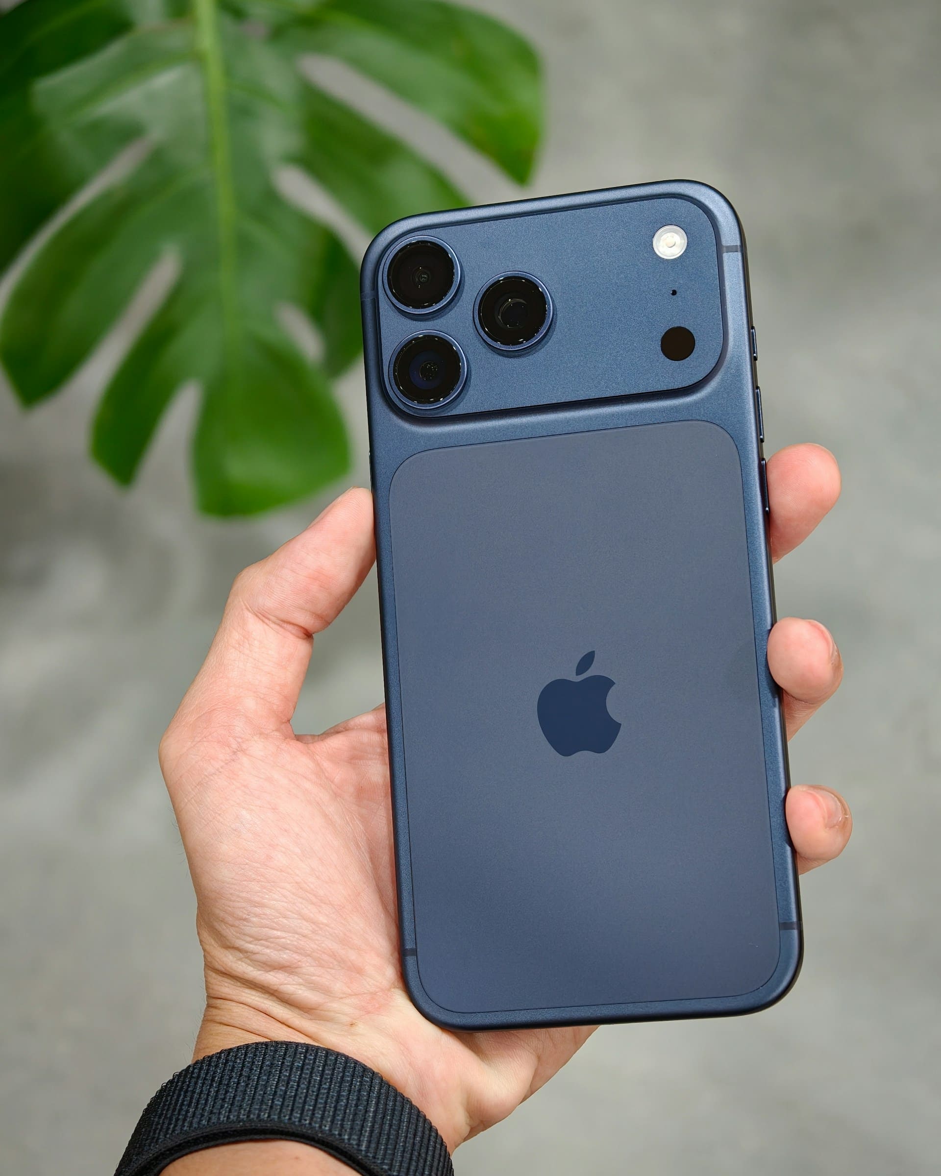 iPhone 17 Pro Blue