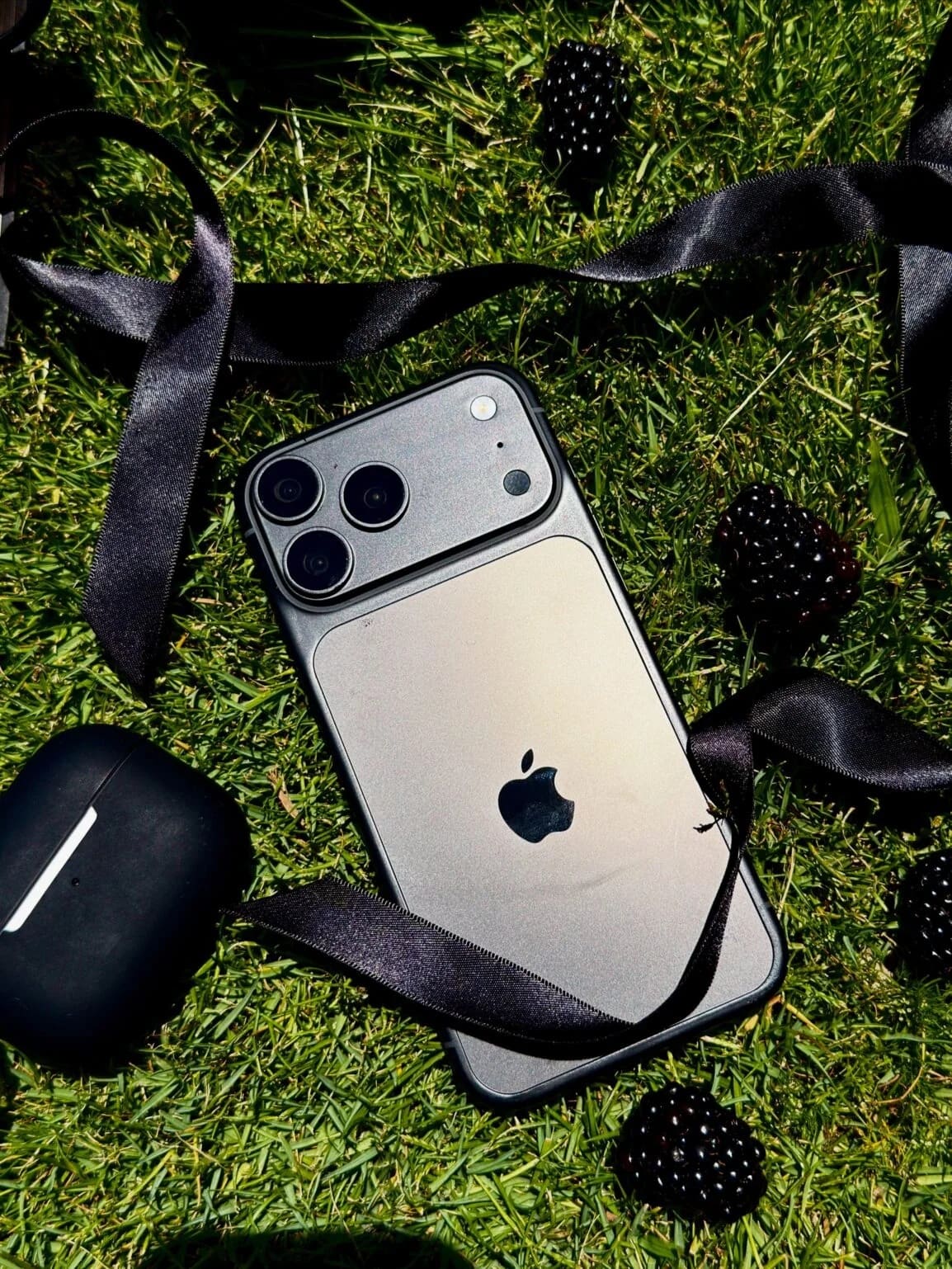 iPhone 18 Pro Max 黑色傳聞照