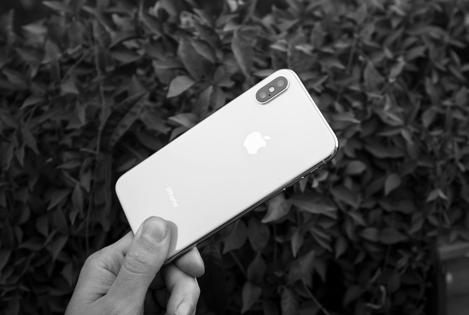 【快訊】20 週年 iPhone 外觀大改款？傳聞採用「無邊框」微曲面螢幕，視覺體驗更沉浸
