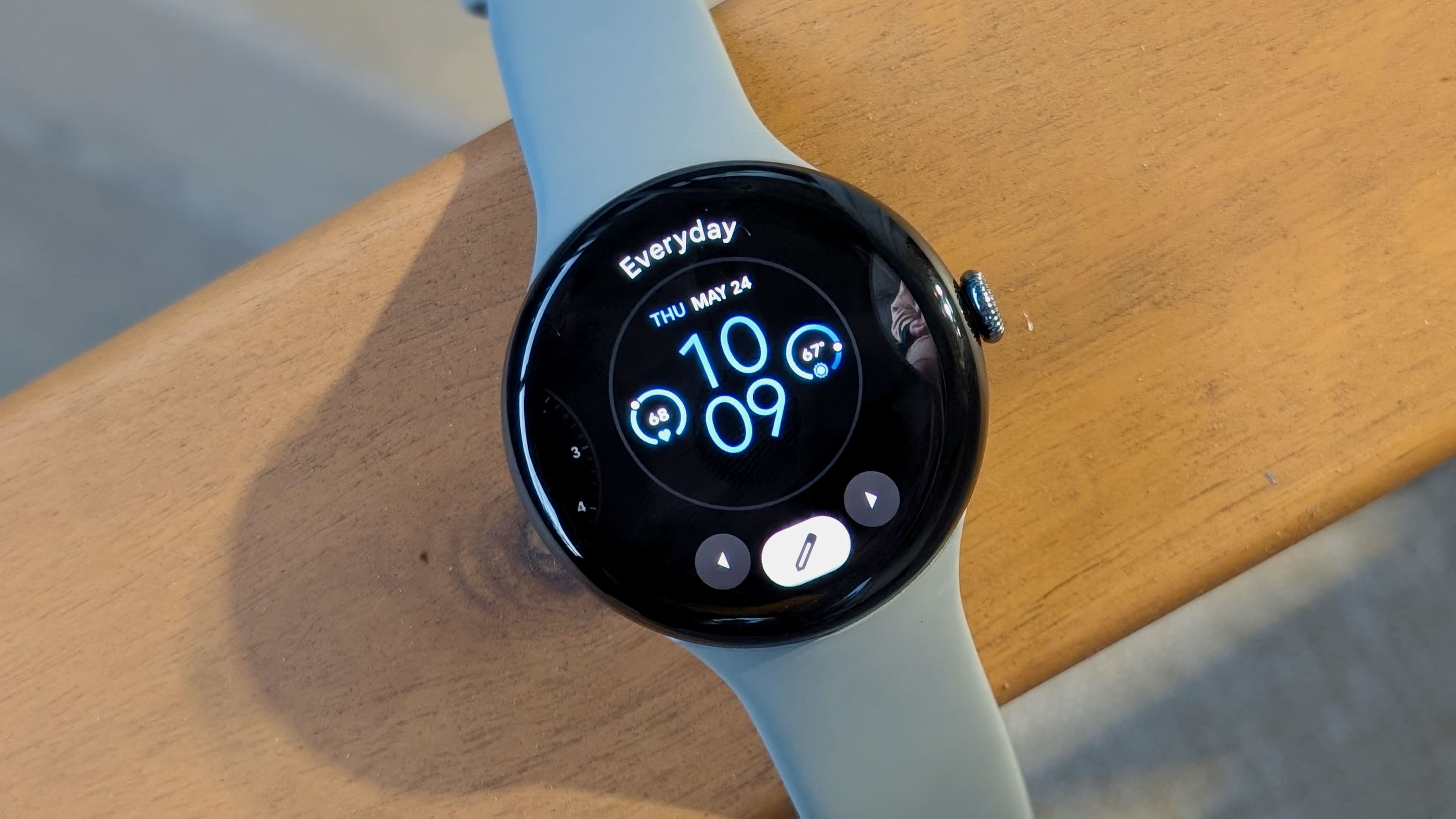 【快訊】Google Pixel Watch 4 全曝光:雙尺寸、四色錶殼、多款錶帶一次了解!