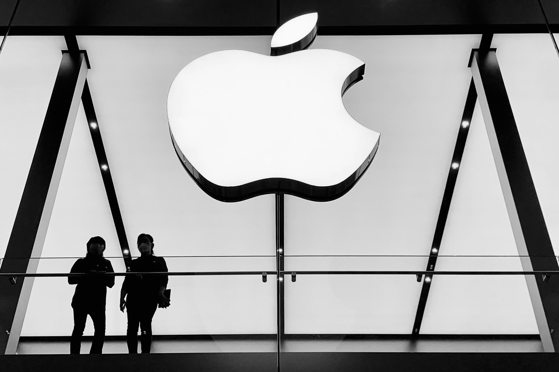 【快訊】誰將接替 Tim Cook?三位最有可能成為下一任 Apple 執行長的人選