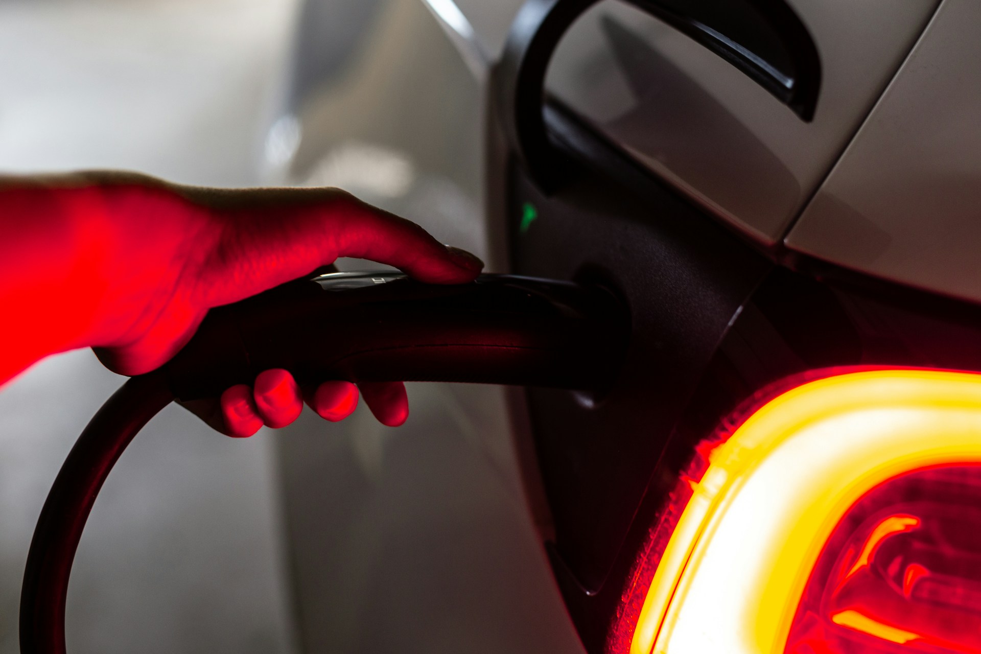【電動車專知】再生煞車是什麼？怎麼運作？電動車節能科技解密