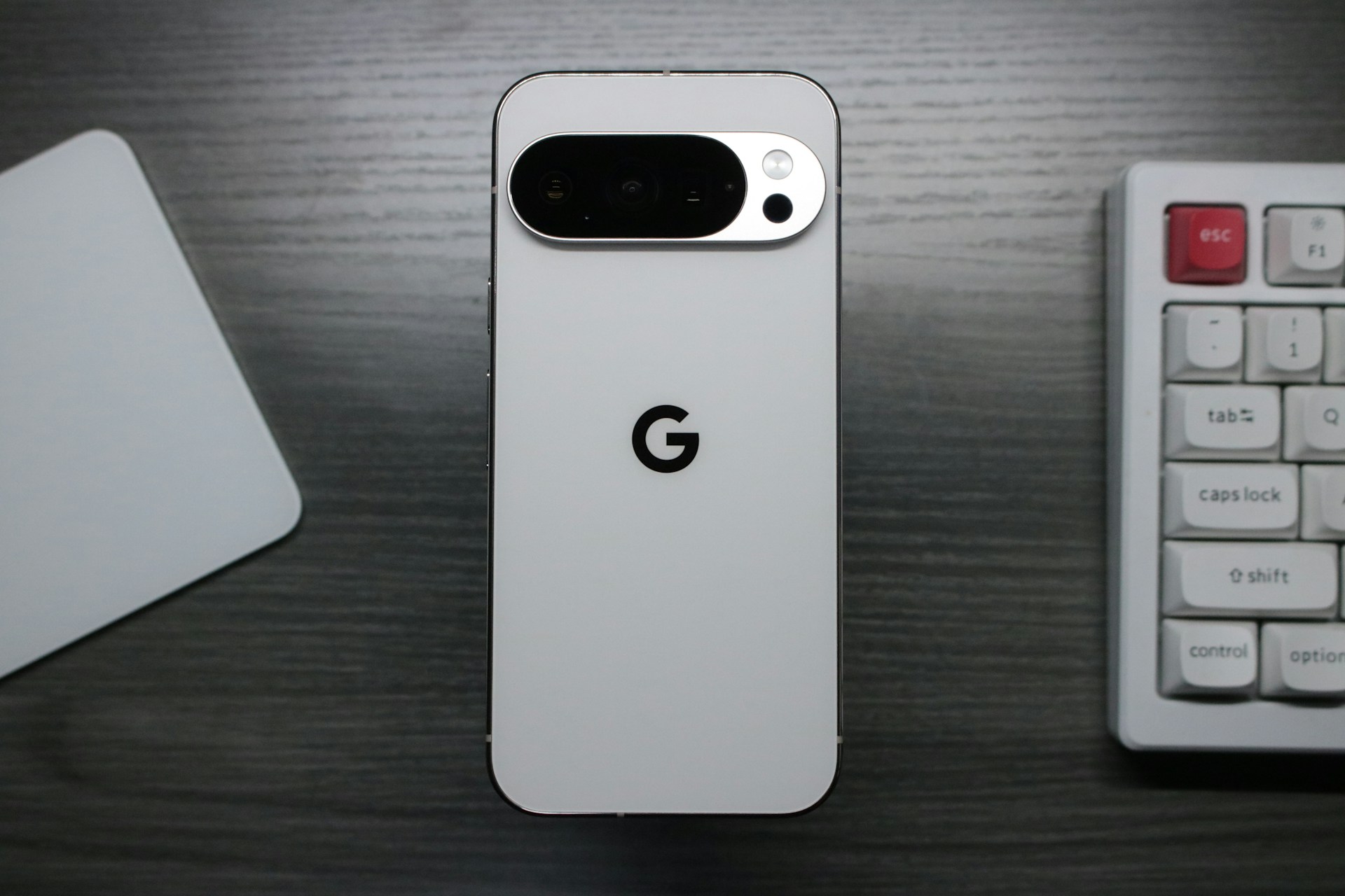 【快訊】Pixel 10 國外爆災情!?螢幕異常、出現「彩色雜訊」