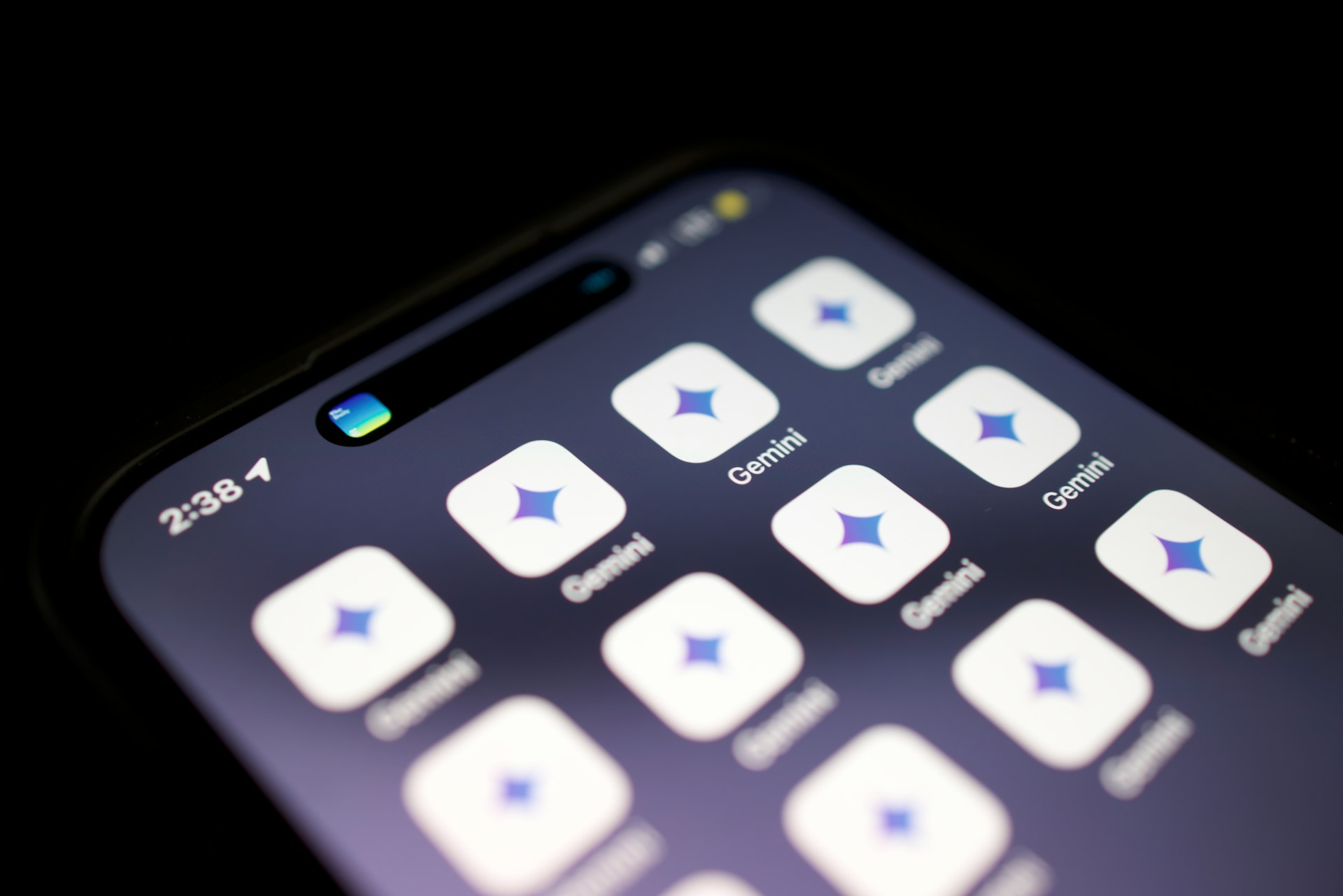 【快訊】Gemini 超車 ChatGPT?美國App Store登上免費榜第一名
