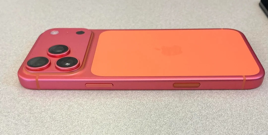 【快訊】iPhone 17 Pro 橘色會變色?官方指南:別接觸這些東西