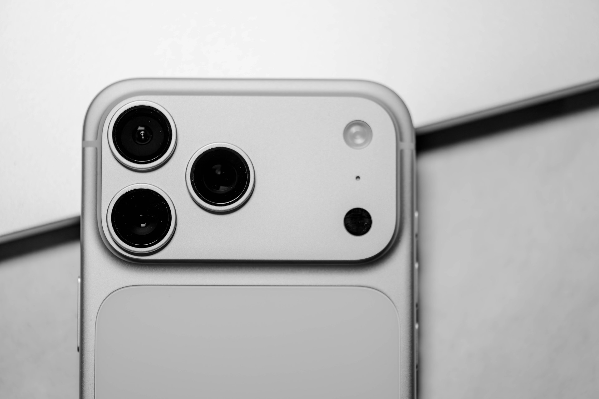 【快訊】iPhone 18 Pro 傳將推出三款新顏色！黑色款仍將取消？