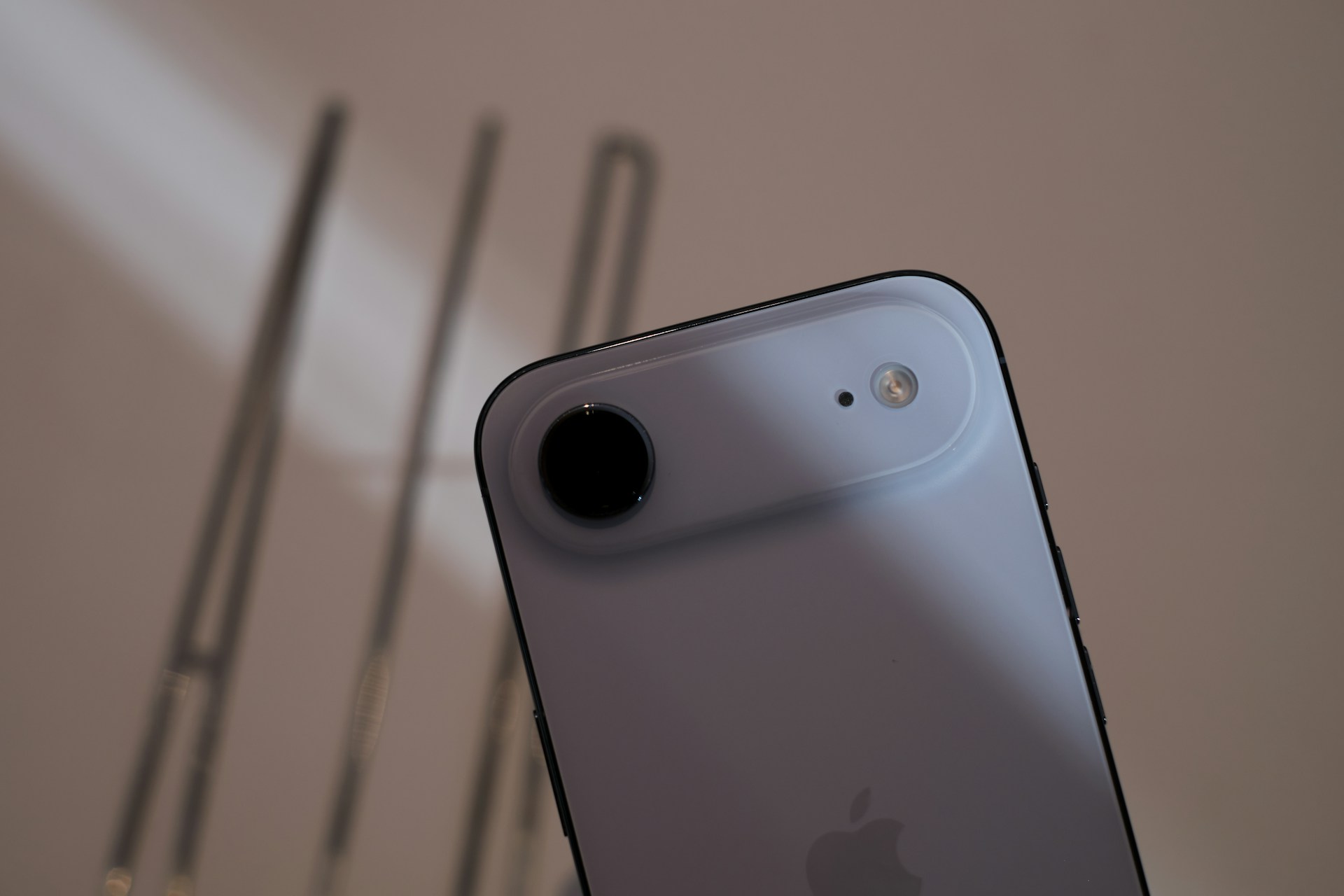 【快訊】iPhone Air 2 可能還會出？蘋果「超薄 iPhone」新計畫曝光