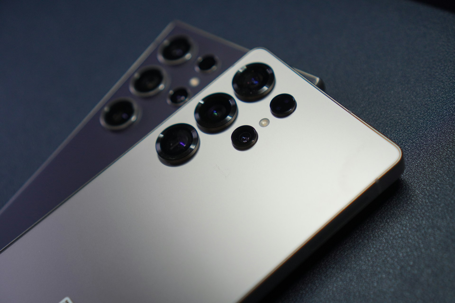 【快訊】三星 S26 Ultra 桌布曝光：顏色與設計細節提前揭曉？！