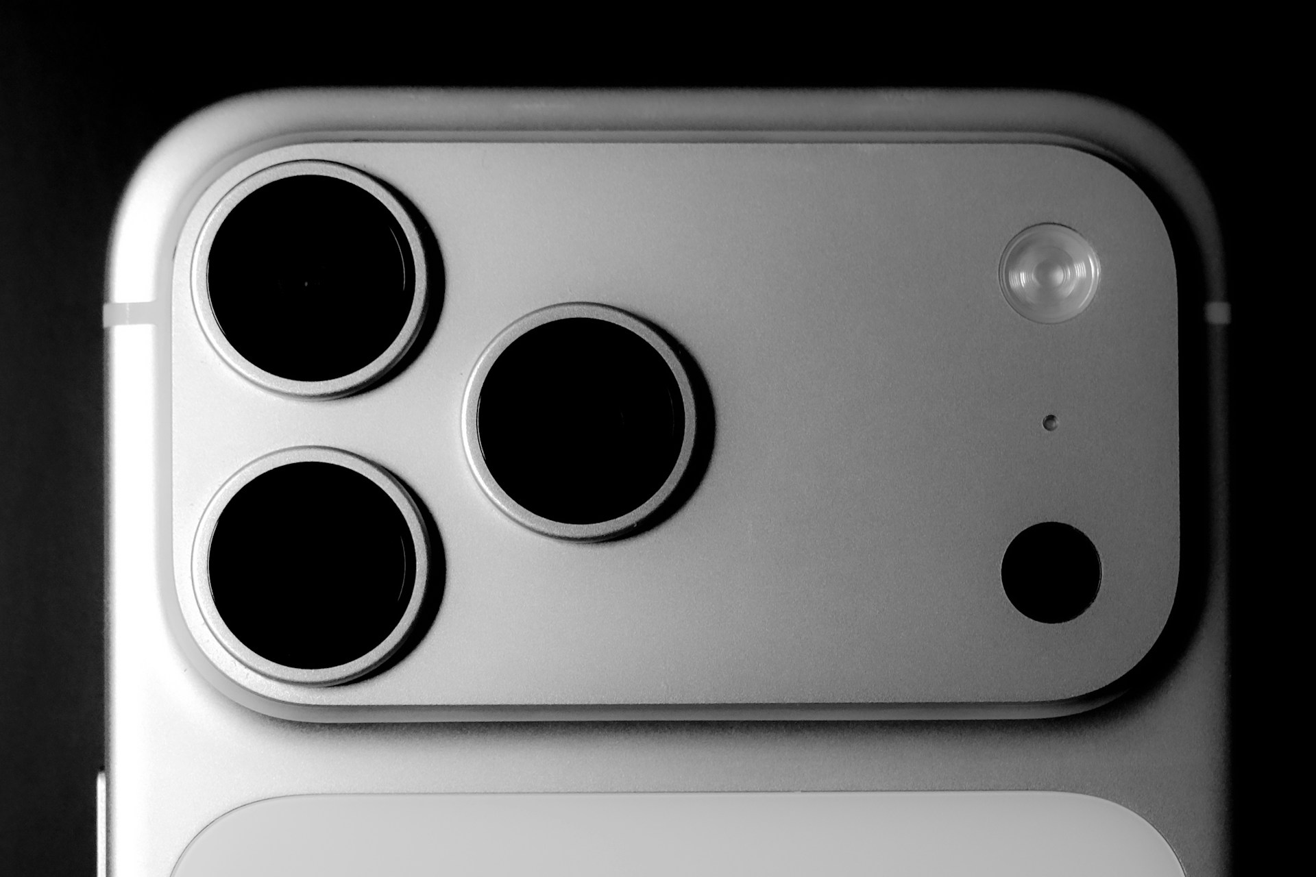 【快訊】蘋果 200MP 相機時代要來了？外資看好 2028 年 iPhone 大升級