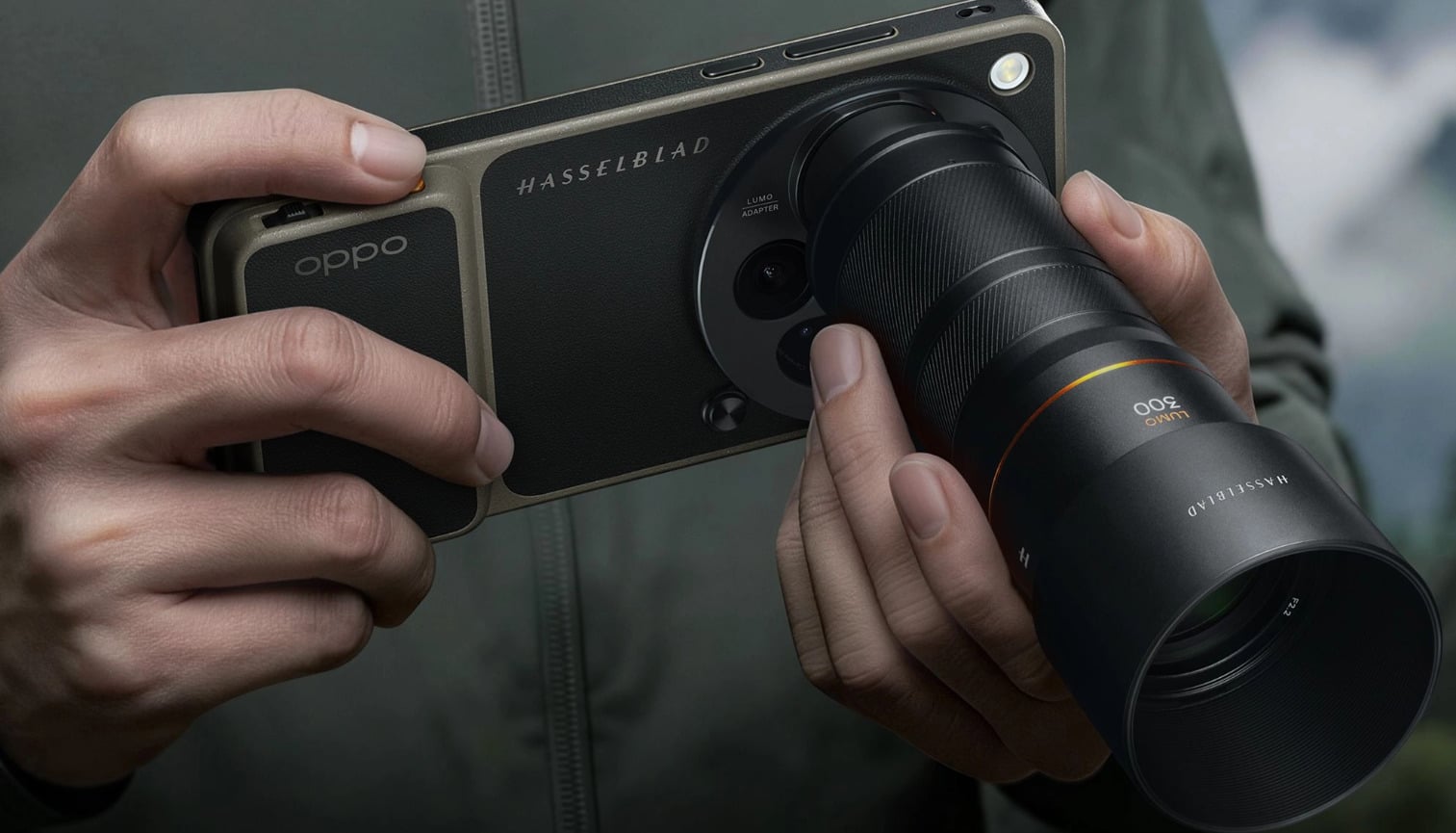 OPPO Find X9 Ultra外接300mm哈蘇專業增距鏡外觀展示。