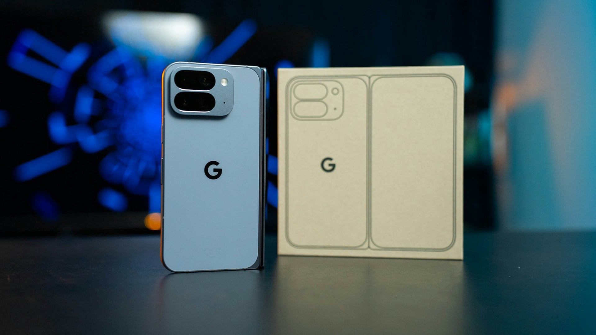 【快訊】Google 意外曝光 Pixel 11 Pro Fold 桌布！？新機配色線索提前現身