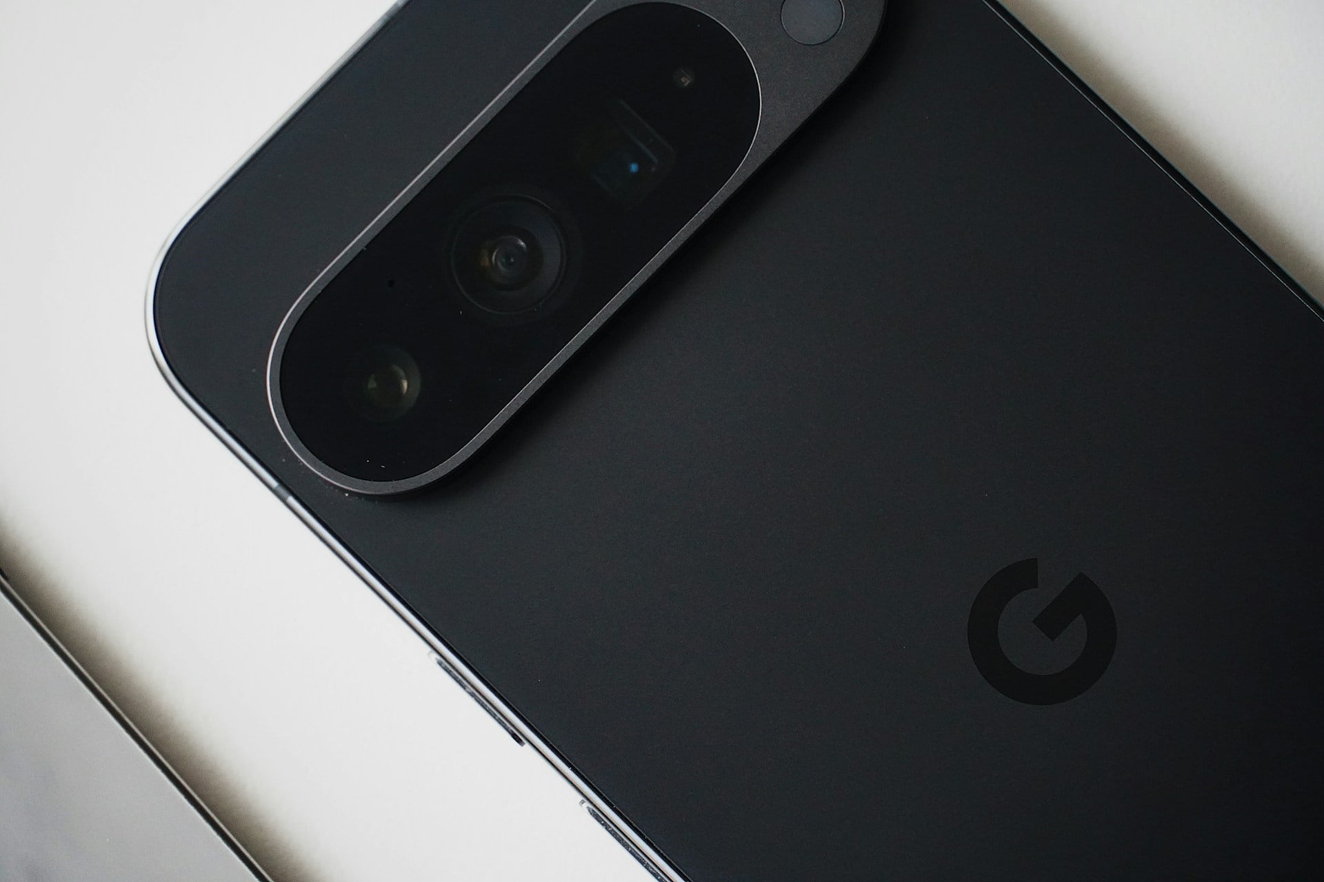 【快訊】Google、Apple 新機螢幕再升級？Pixel 11有望首搭三星最新OLED