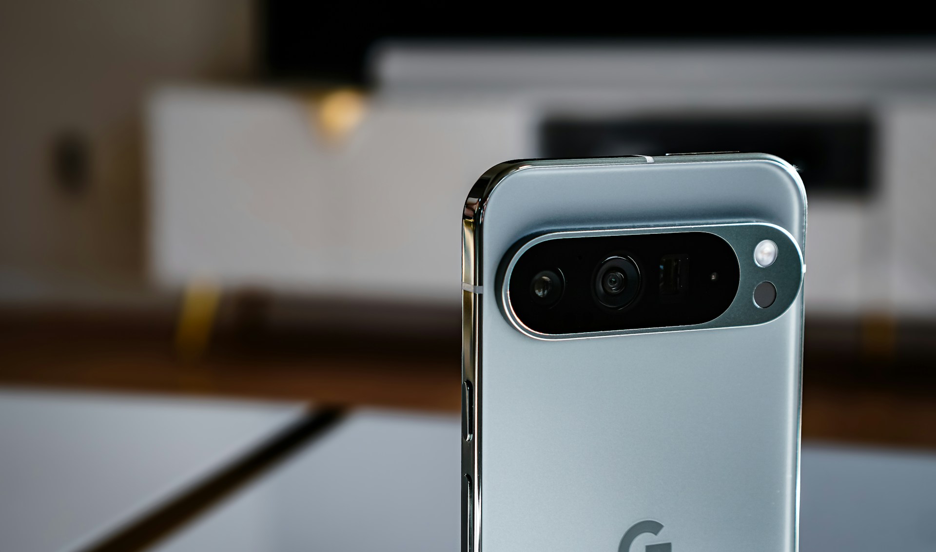 【快訊】Google Pixel 手機出怪聲？用戶回報詭異爆音，至今仍無解