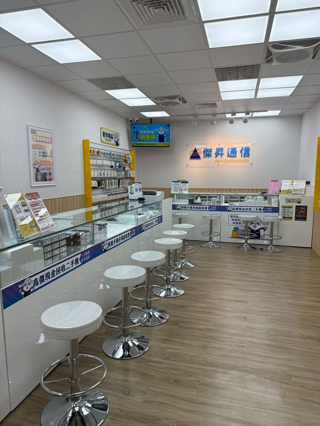 傑昇通信新豐建興店店內裝潢