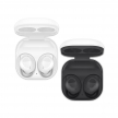 Samsung Galaxy Buds FE 真無線藍牙耳機，展示黑、白兩色耳機與充電盒。