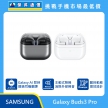 Samsung Galaxy Buds3 Pro 真無線藍牙耳機，展示灰、白兩色入耳式耳機與透明上蓋充電盒。標示支援 Galaxy AI 即時透過耳機翻譯、具備主動式降噪消除外部噪音，並採用醒目動態燈