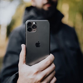 【快訊】台手機11月熱銷榜 iPhone 12洗版、機王三星難撼動