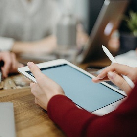 【快訊】Home 鍵掰掰更輕薄？蘋果新款平價 iPad 最快今年上市