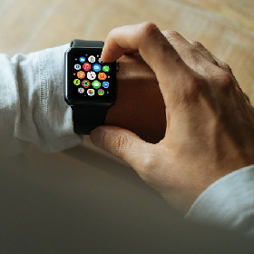 【快訊】說好的檢驗血糖、酒精呢？新Apple Watch傳外觀、螢幕大更新