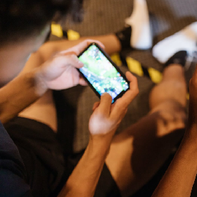 【快訊】OPPO電競機來了？疑捨棄前鏡頭變全尺寸螢幕