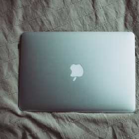 【快訊】全新 MacBook Pro 來了？蘋果官方文件曝將有2機型