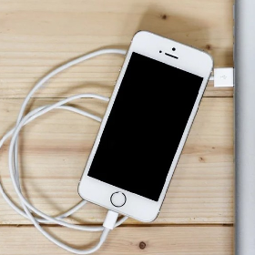 【快訊】果粉出門都得帶行充？iPhone13爆有望增加電池容量