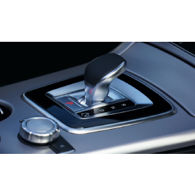 【汽車專知】停紅燈該打N檔嗎？停車怎麼打檔最安全？