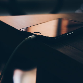 【快訊】歐盟要求統一充電規格！外媒曝蘋果３可能