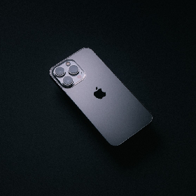 【快訊】摺疊機不夠看？蘋果專利曝光 未來將有「環繞式iPhone」