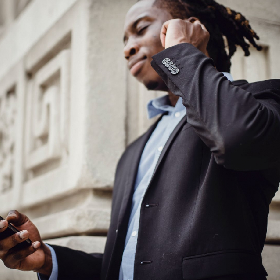 【快訊】無線耳機霸主地位不保？AirPods單季出貨量大減 33%