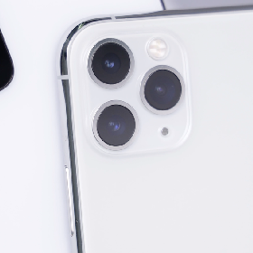 【快訊】無孔 iPhone 來臨？外媒曝 iPhone 不再使用實體 SIM 卡