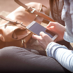 【快訊】買中階手機注意！未來恐多這些費用