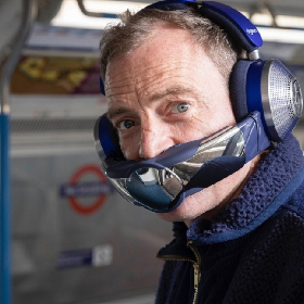 【快訊】不是愚人節產品！Dyson推出空氣清淨耳機　上市時間曝光