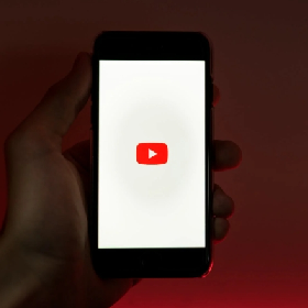 【快訊】高潮劇情找不到？YouTube新增功能超方便 1秒找出劇情最高點